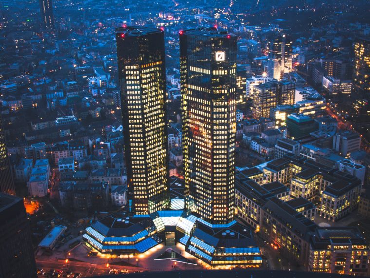 Die Deutsche Bank steckt zwischen Comeback und Altlasten