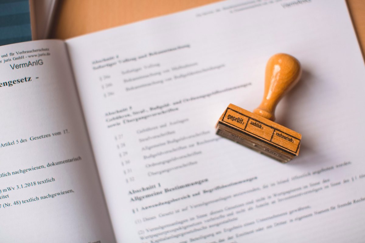 Balance zwischen Regulierung und Meinungsfreiheit – eine Drahtseilakt?
