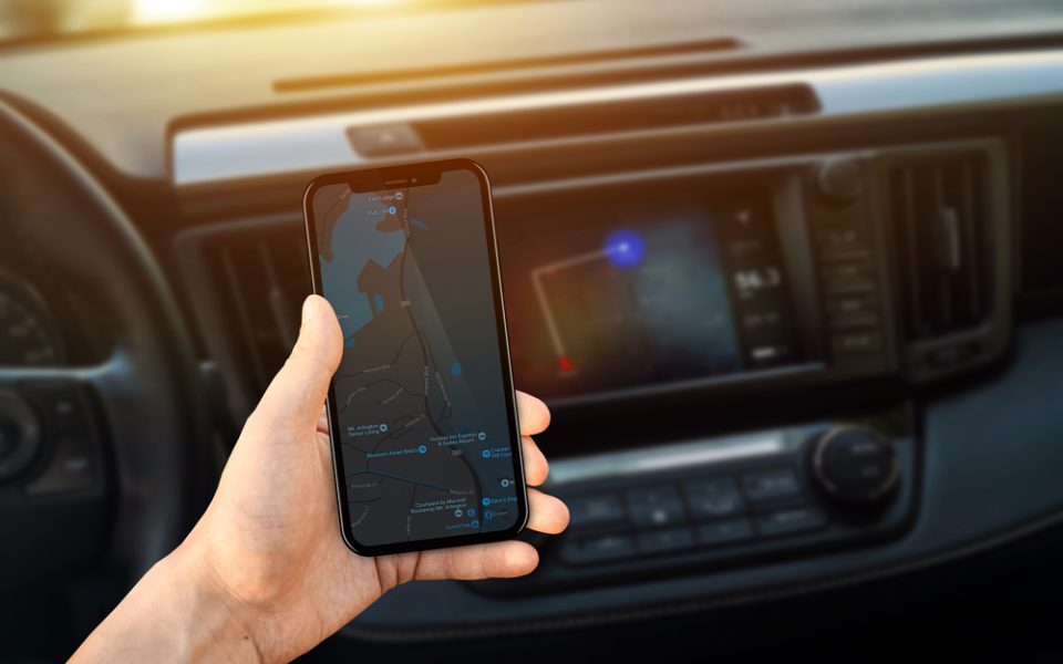 Blitzer-Apps sind in Deutschland verboten und können teuer werden.