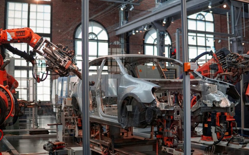 Zu langsam – Deutsche Autobauer brauchen für ein neues Modell doppelt so viel Zeit wie chinesische