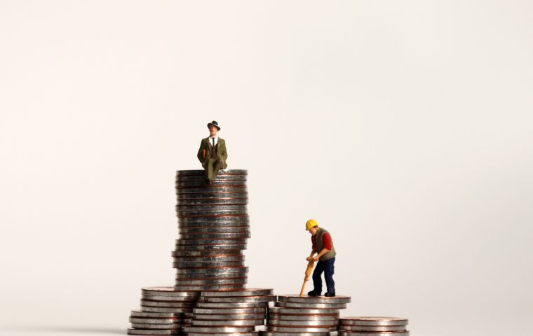 Im Amt billig, in Rente teuer – das Beamtensystem unter Druck