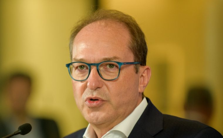 7,6 Milliarden Nachzahlung für Beamte: Wenn der Staat sich selbst verklagt
