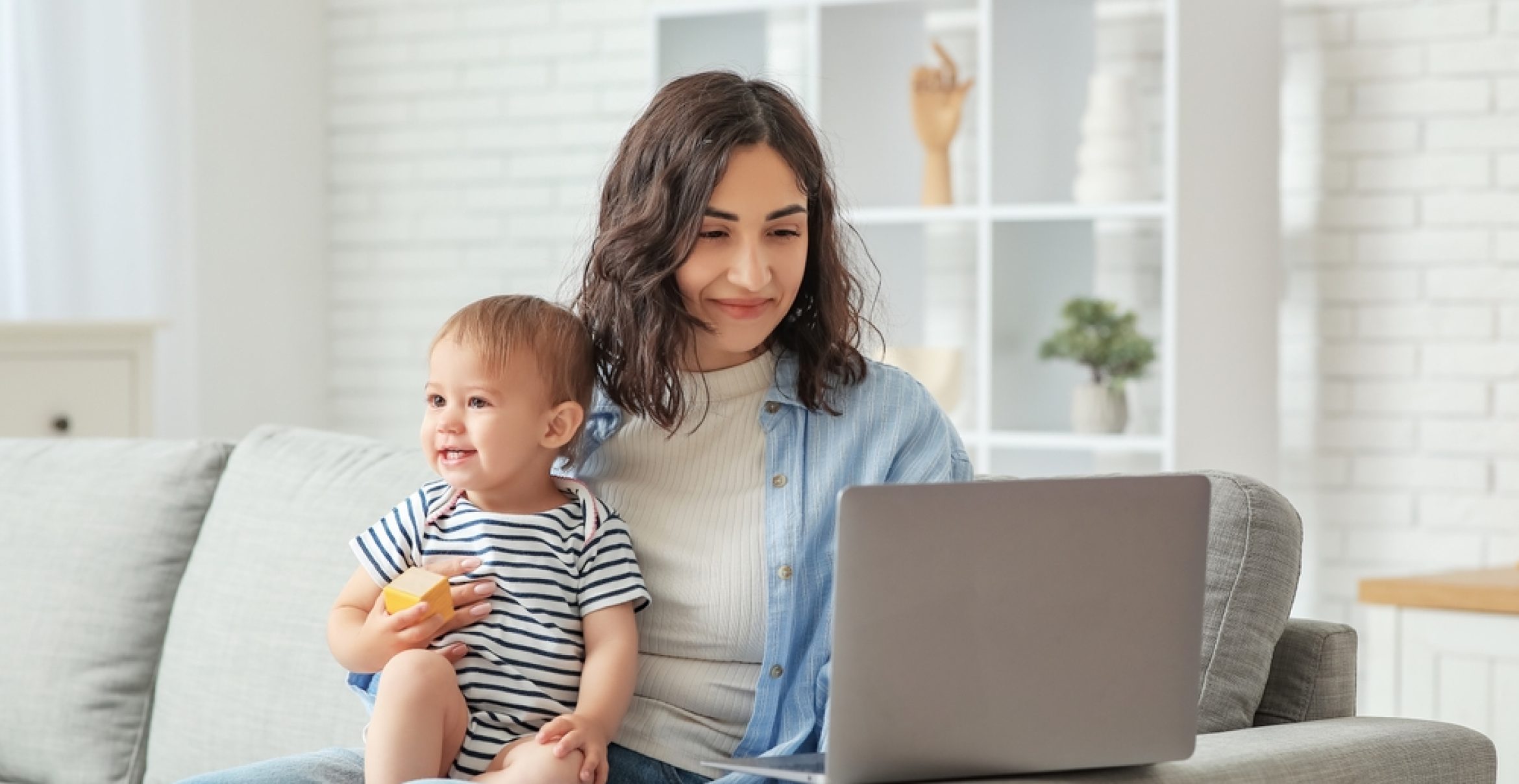 Elternzeit per Klick ab Mai: Bürokratie-Killer trifft Familien-Alltag