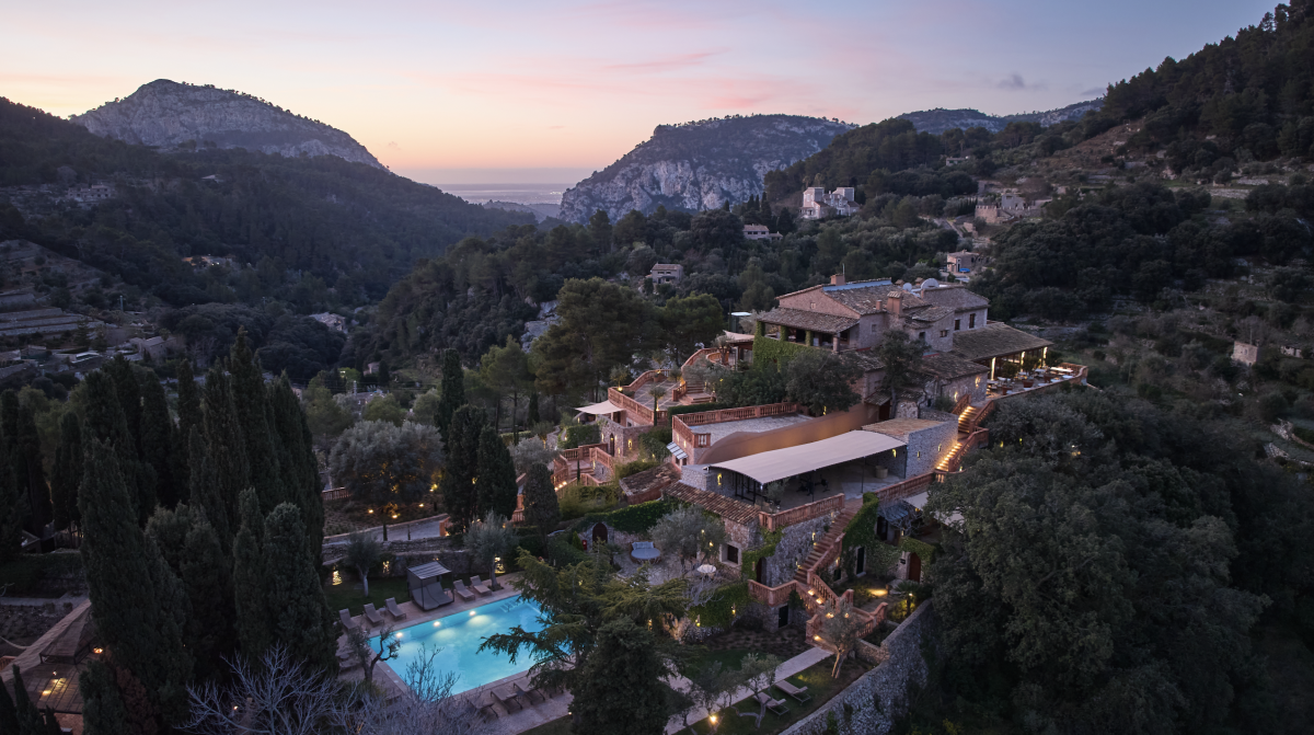 Valldemossaまたは：赤いエビ、ルコルビュジエ、レモンケーキの間で自分自身を見つける方法