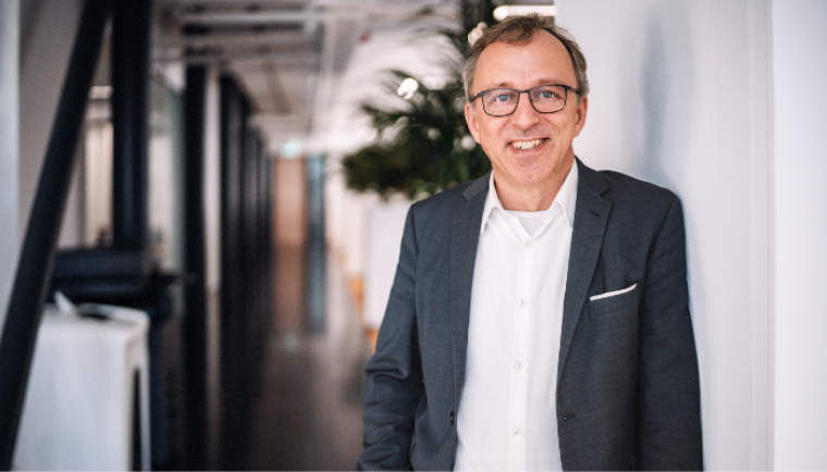Vom Labor zum Logistik‑Roboter – Oliver Scheel über E‑Rezepte, KI und die Apotheke der Zukunft