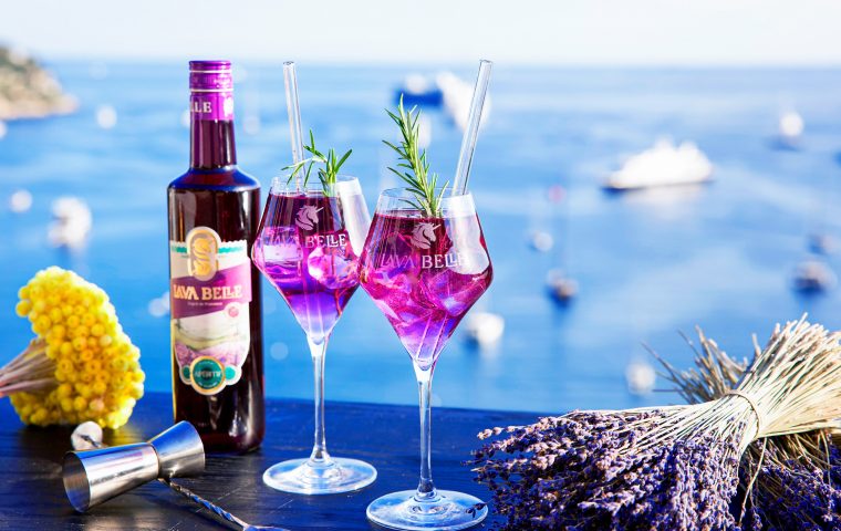 Lila Laune Life – Wie eine Ärztin aus Stuttgart der Provence ein Getränk schenkte