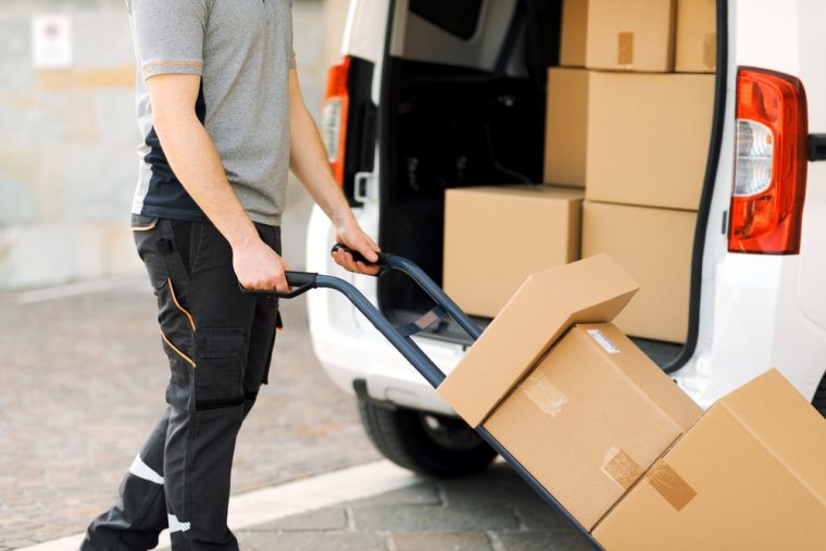 Paket-Chaos: Wenn der Zusteller deine Unterschrift fälscht – die Rechtslage