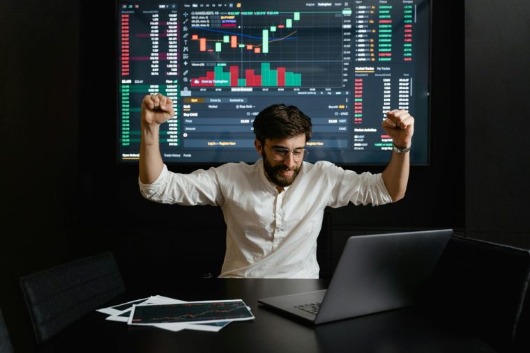 Zwischen Boom und Risiko: Glücksspielaktien als Investment in Krisenzeiten?