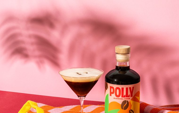 Alkoholfrei war noch nie so wach: POLLY bringt koffeinhaltige Limited Edition an den Start