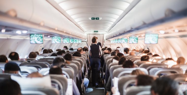 Arbeiten über den Wolken: Wo Flugbegleiter richtig gut verdienen – und wo nicht