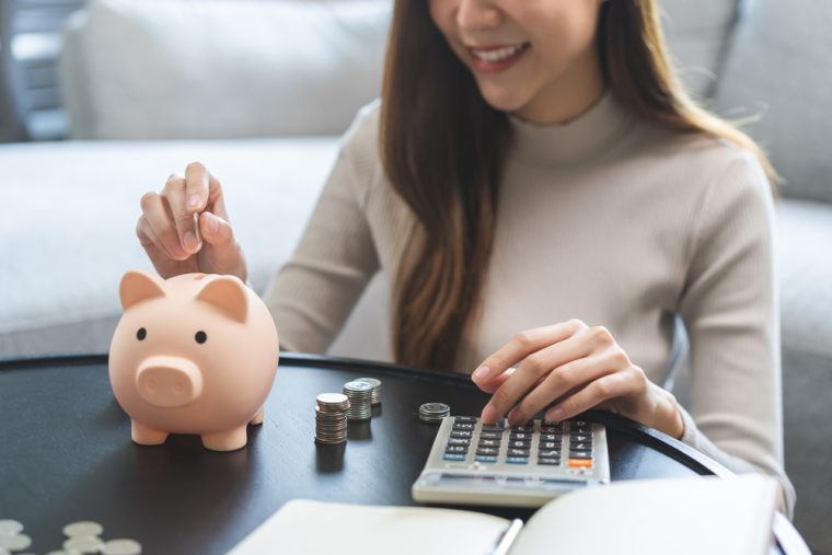 Positive Denker, volle Konten: Warum Optimisten mehr Geld zur Seite legen