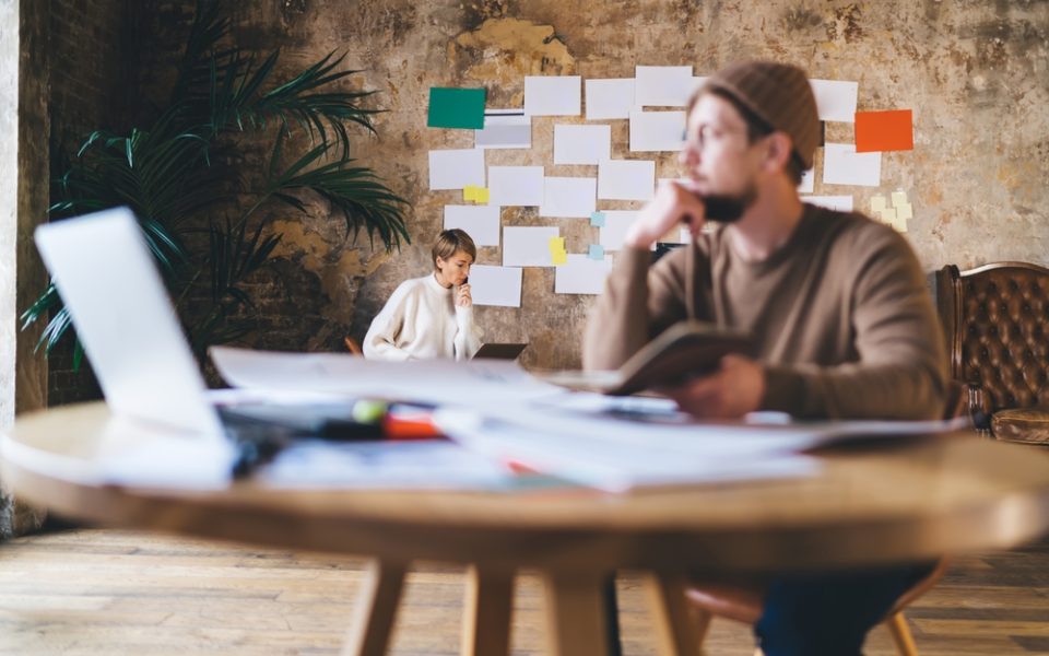 Asynchrones Arbeiten, New Work, Produktivität, Fokus, Meeting-Kultur, Remote Work, Zeitmanagement, Teamkommunikation, Flow-Zustand