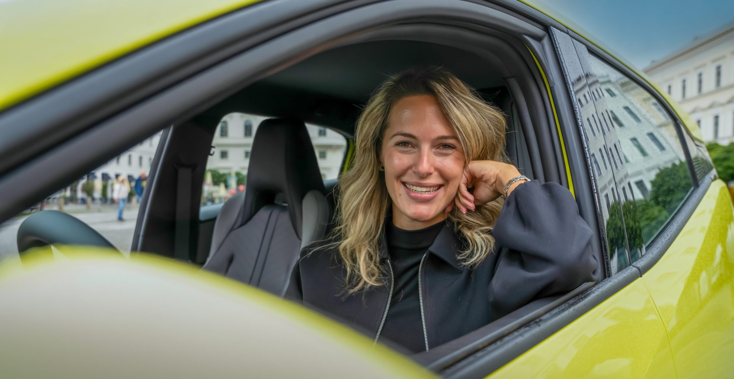 Girls, Waves & E-Power – Mit dem BYD Dolphin Surf durch München