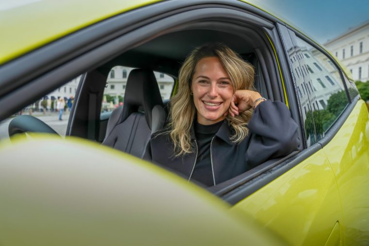 Girls, Waves & E-Power – Mit dem BYD Dolphin Surf durch München