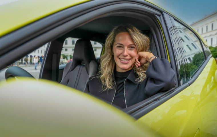 Girls, Waves & E-Power – Mit dem BYD Dolphin Surf durch München