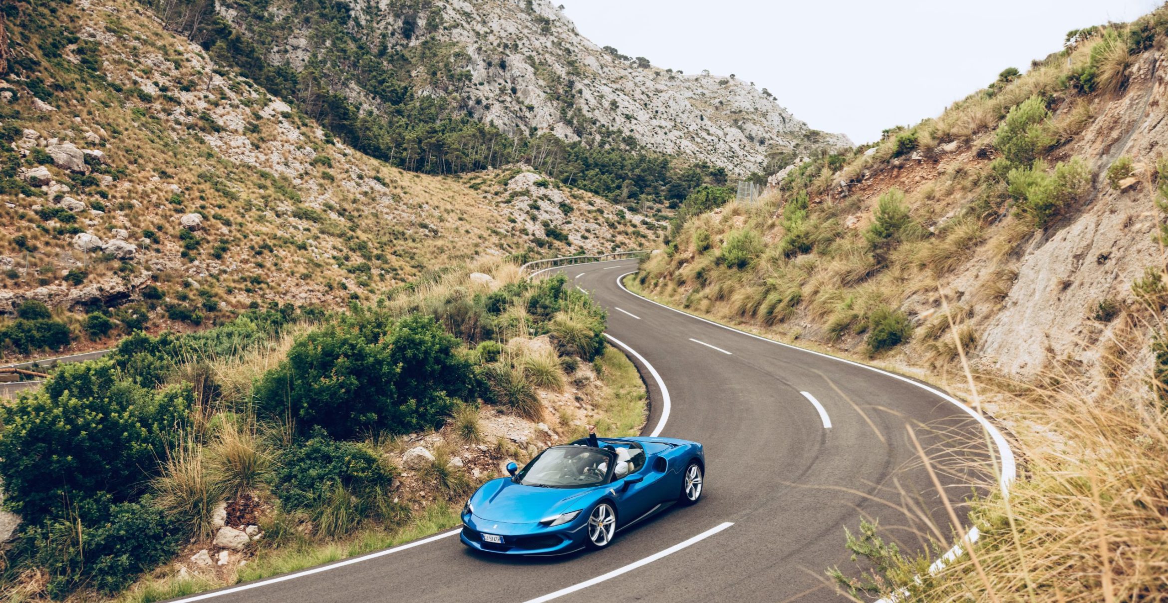 Mit 830 Pferden über die Insel – mein erster Ritt im Ferrari 296 GTS