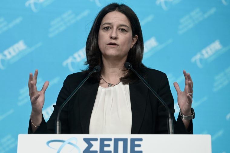 Diese Griechin zeigt den Deutschen, wie arbeiten wirklich geht