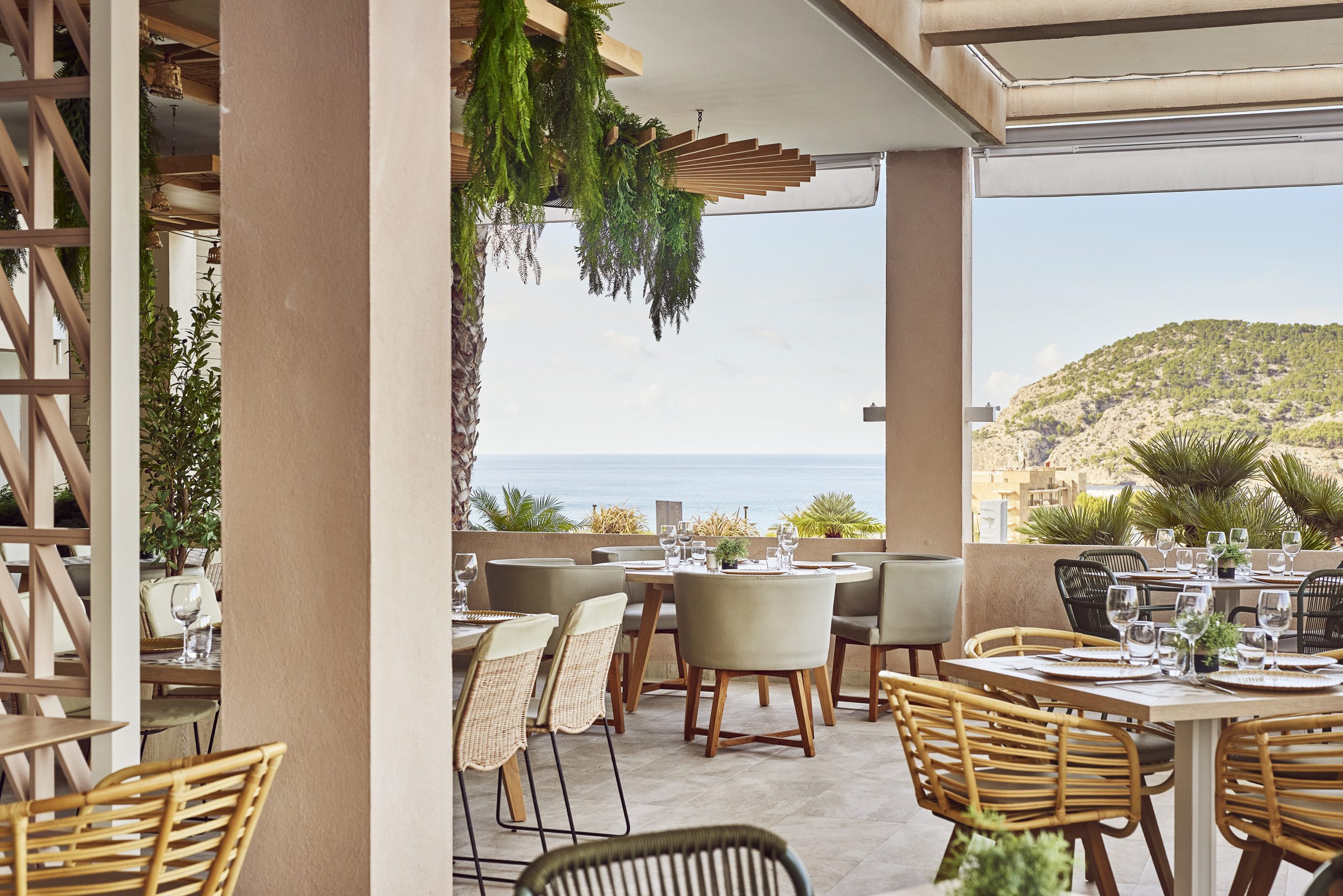 Das Zafiro Palace Andratx steht für eine neue Art von Luxus, die nicht laut ist, nicht prahlt, sondern mit Stil und Understatement überzeugt.