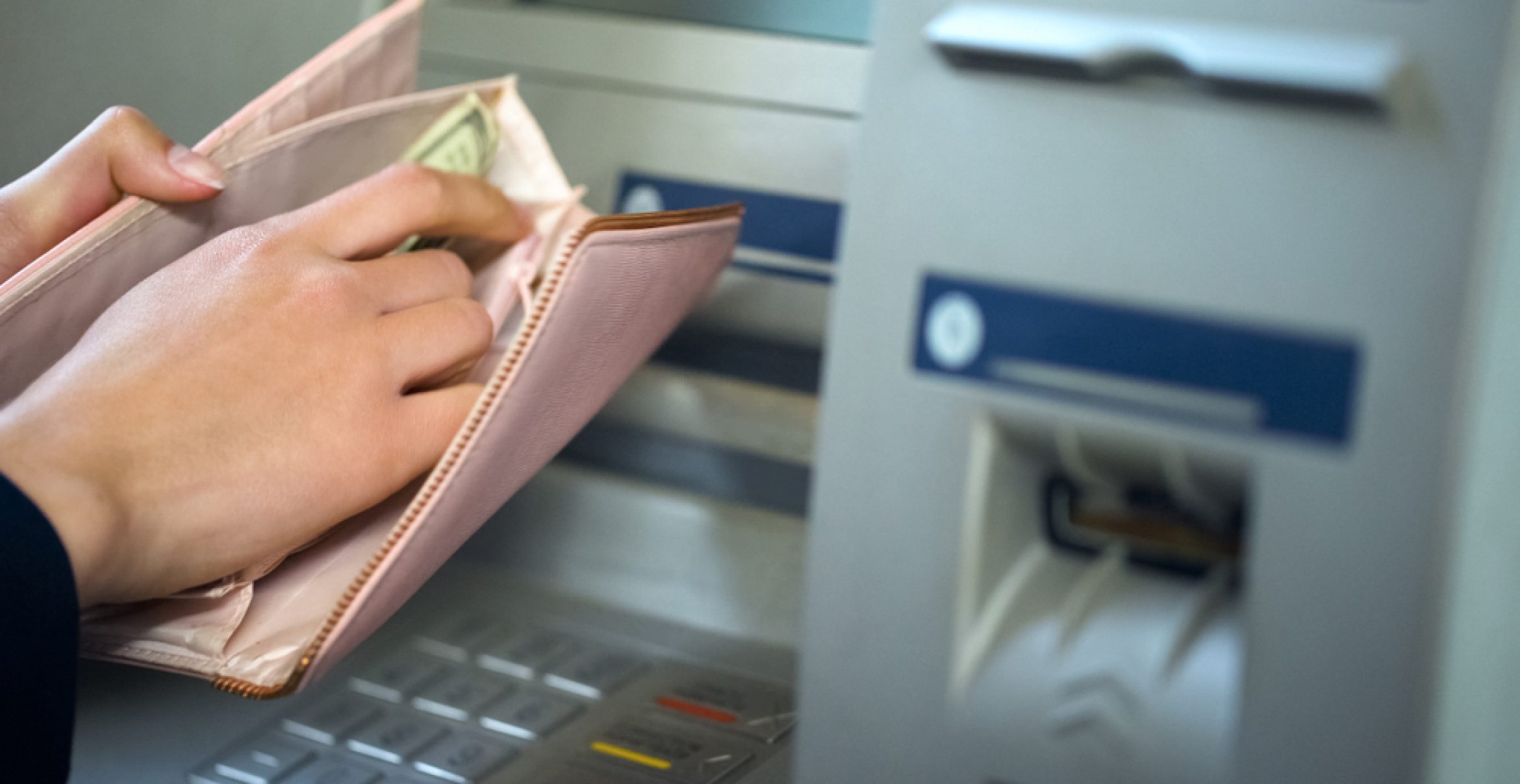 Geld abheben im Ausland: So vermeiden Sie die teuersten Abzockfallen