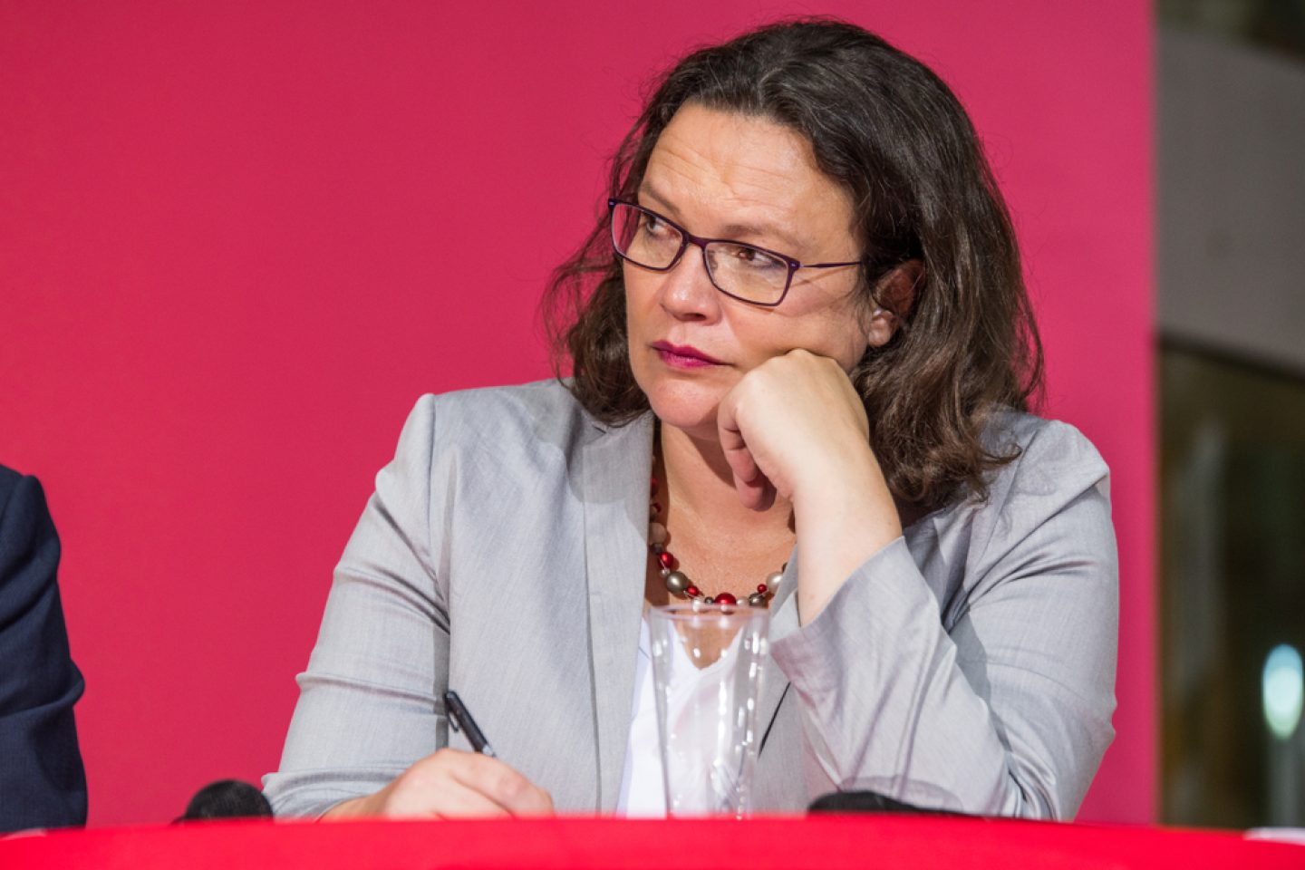 Die Bundesagentur für Arbeit wirbt auf Arabisch für ihre Bürgergeldleistungen. Jetzt wird es selbst Andrea Nahles zu bunt