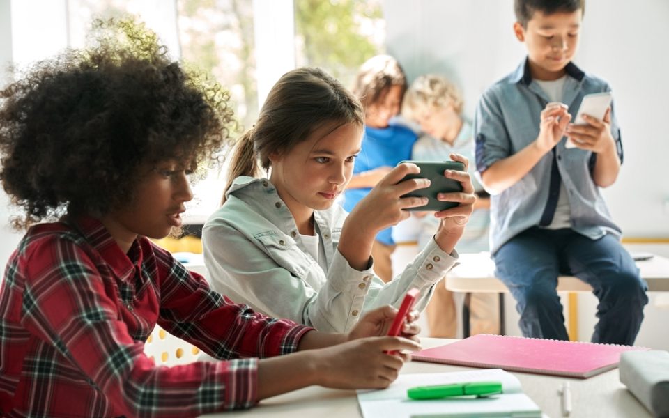 Die globale Regulierungswelle gegen Social-Media-Nutzung bei Kindern erreicht Europa.