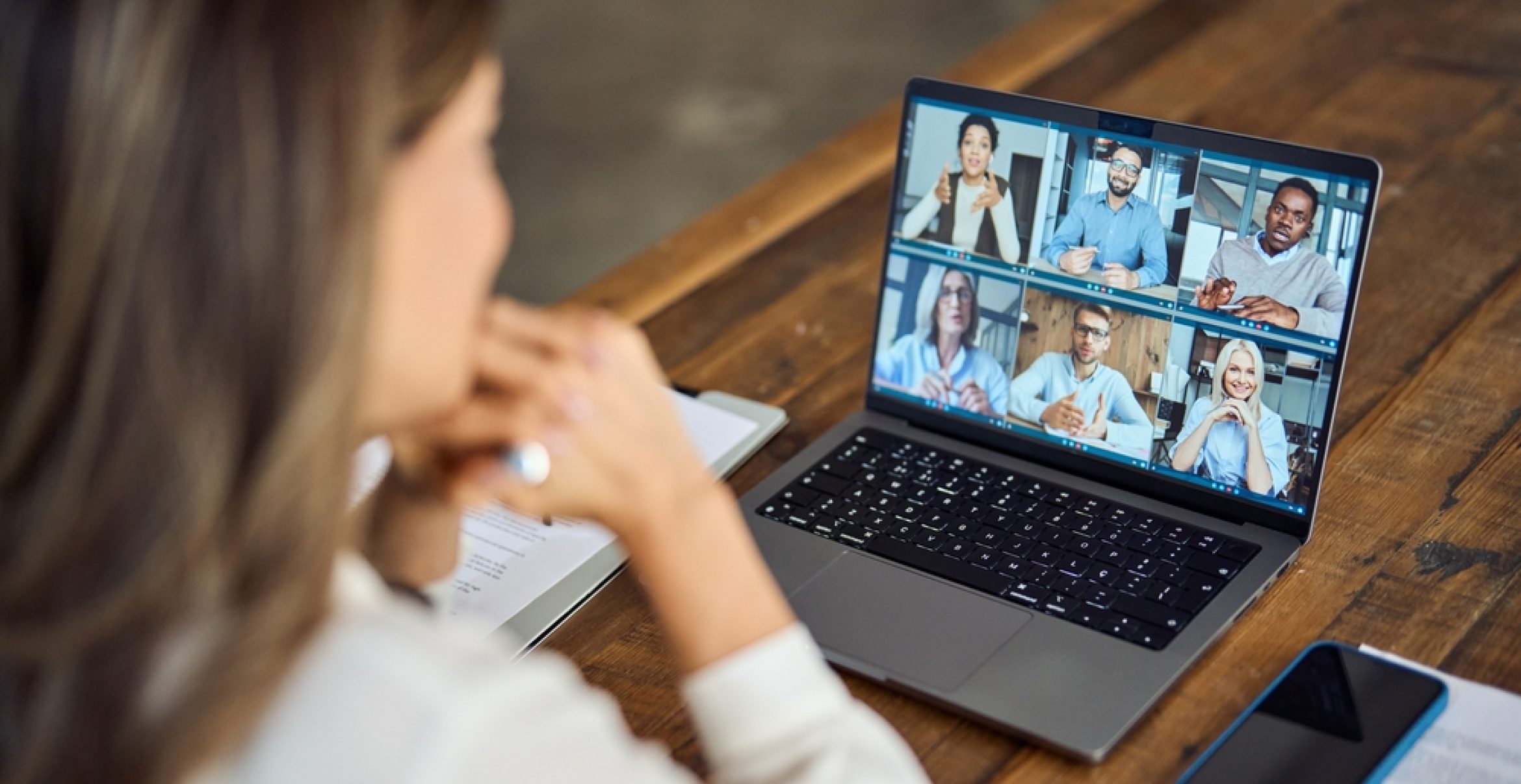 Kamera-Poker: Warum die Hälfte Deutschlands im Meeting unsichtbar bleibt