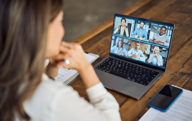 Kamera-Poker: Warum die Hälfte Deutschlands im Meeting unsichtbar bleibt