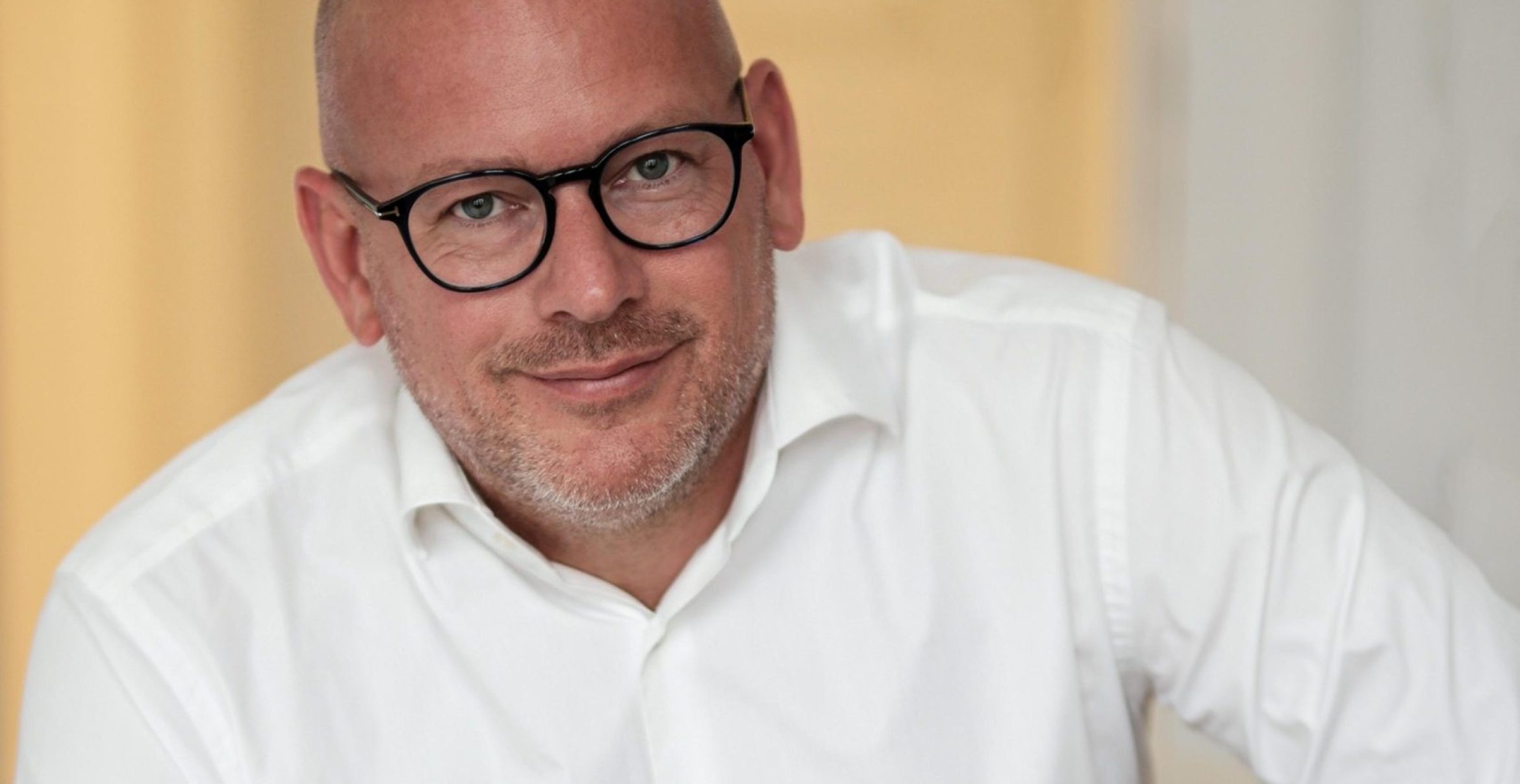 „Größer als Microsoft, Google, Amazon“: So können Investor:innen jetzt schon in die KI-Revolution einsteigen