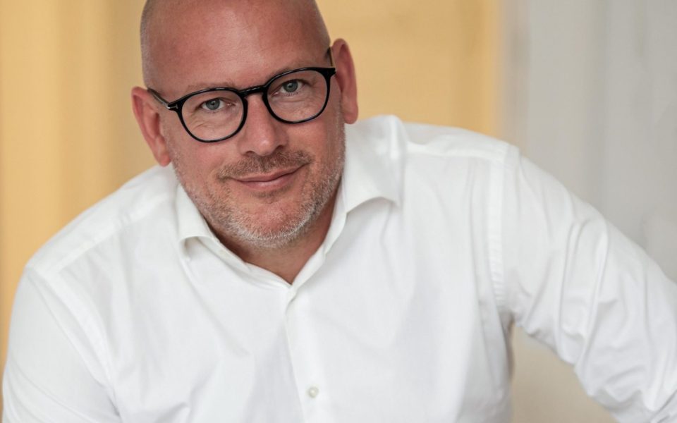 „Größer als Microsoft, Google, Amazon“: So können Investor:innen jetzt schon in die KI-Revolution einsteigen
