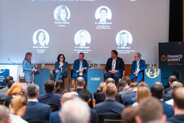 Krypto-Blase oder Geldrevolution? Warum Blockchain die Finanzwelt nicht mehr loslässt