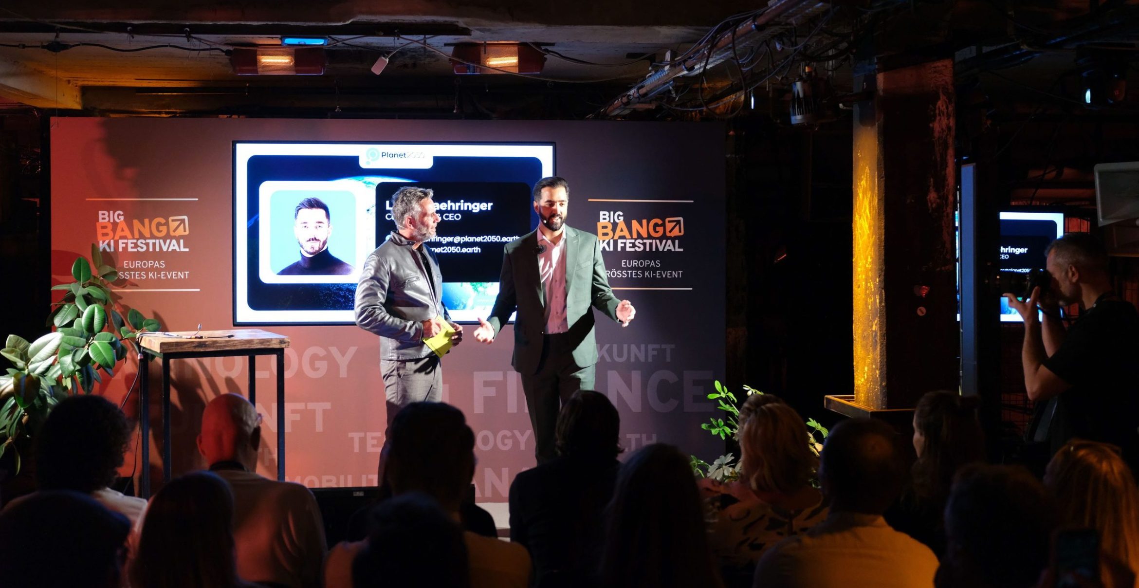 Big Bang im Keller: Business Punk macht die Earth-Stage zur heißesten Denkfabrik der Hauptstadt