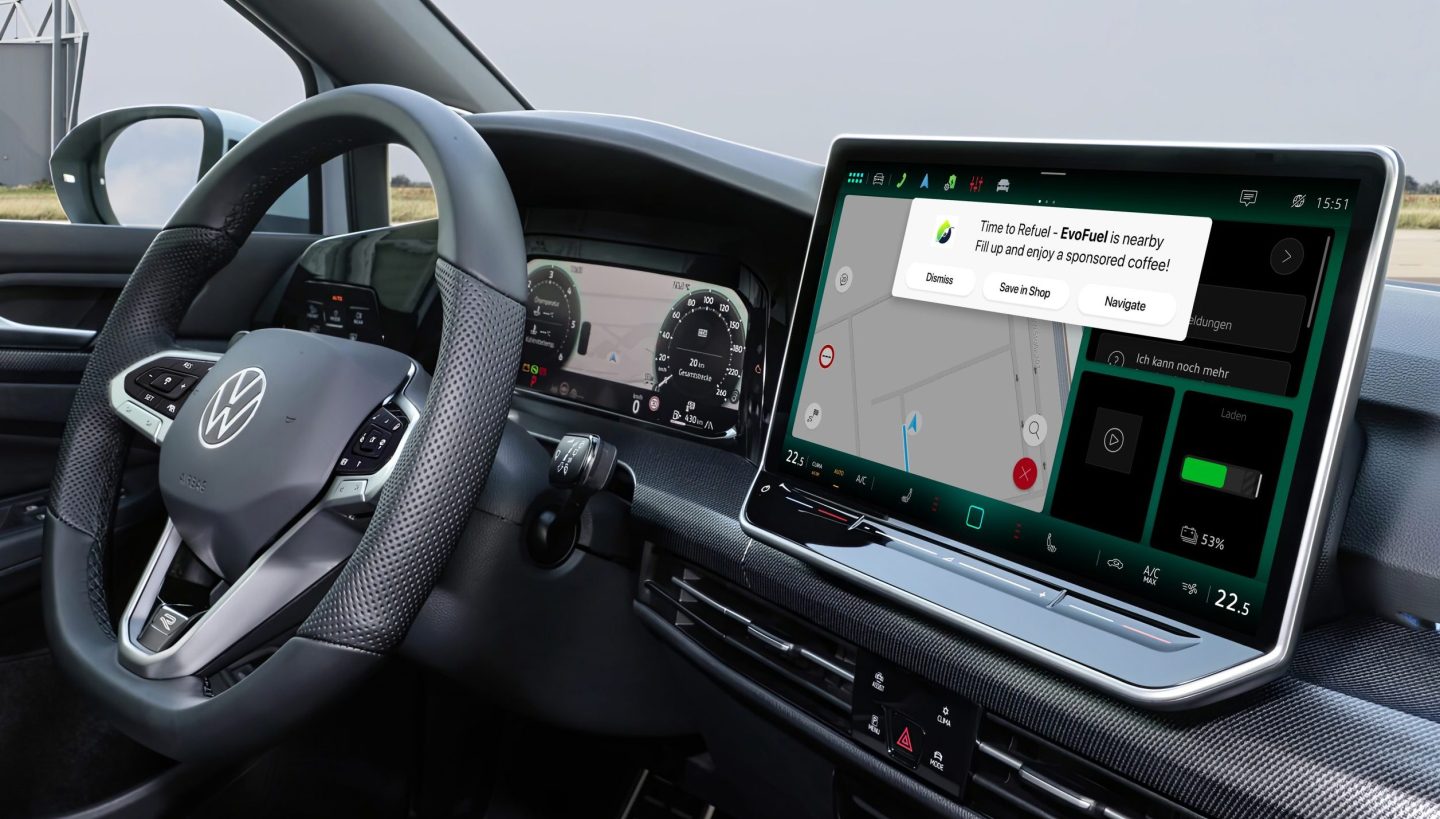 Volkswagen und 4screen bringen intelligente Empfehlungen europaweit ins Auto