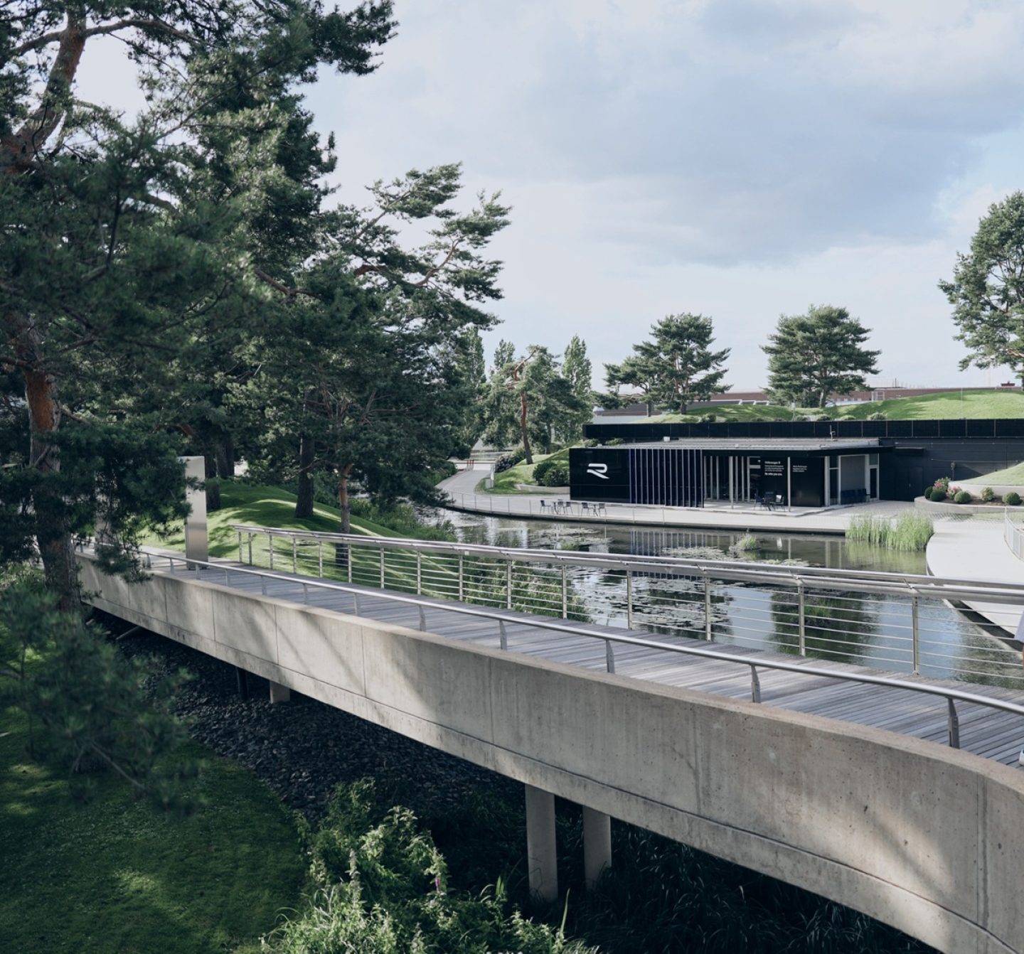 Von der Rennstrecke ins Reisebüro: Volkswagen R startet eigenes Travelportal