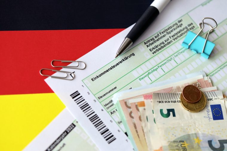 Steuerzahlerbund: Das neue Schwarzbuch der Steuergeldverschwendung 2025