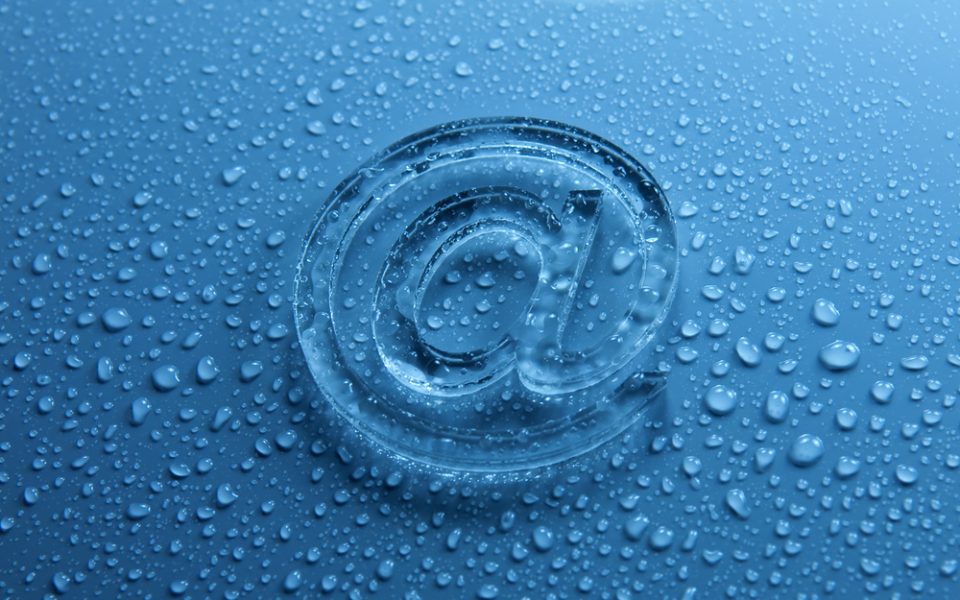Britische Behörden rufen zum Löschen alter E-Mails auf – ein überraschender Ansatz gegen die Wasserknappheit.