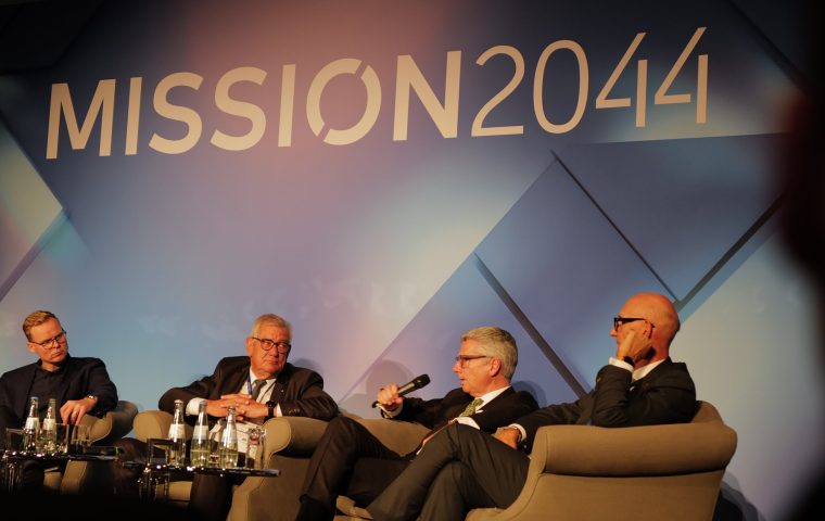 Mission 2044: Zwischen Filterkaffee und Panzerstahl, Streuselkuchen und Zeitenwende.