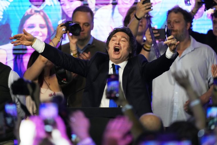 Kettensägen-Punk: Präsident Javier Milei rockt Argentiniens Zwischenwahlen mit 41 Prozent
