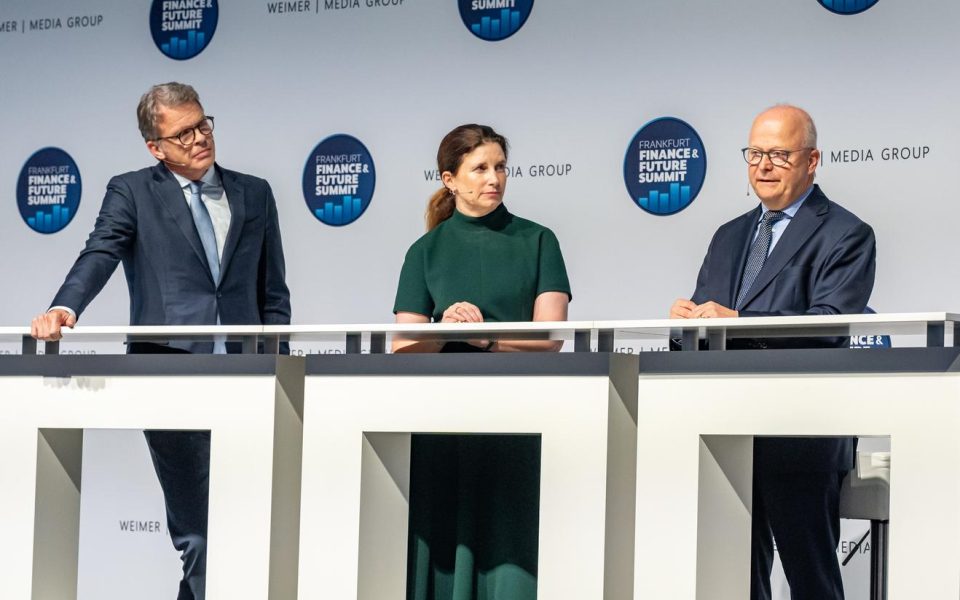 Christian Sewing, Bettina Orlopp, and Michael Theurer auf einem Panel beim Frankfurt Finance & Future Summit 2025