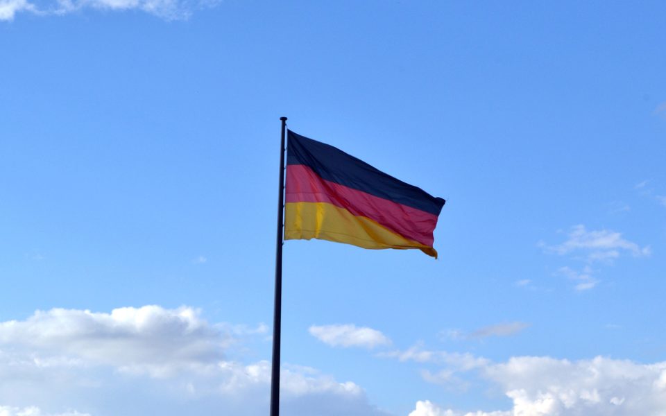 35 Jahre nach der Wiedervereinigung existieren weiterhin erhebliche Gehaltsunterschiede zwischen Ost- und Westdeutschland.