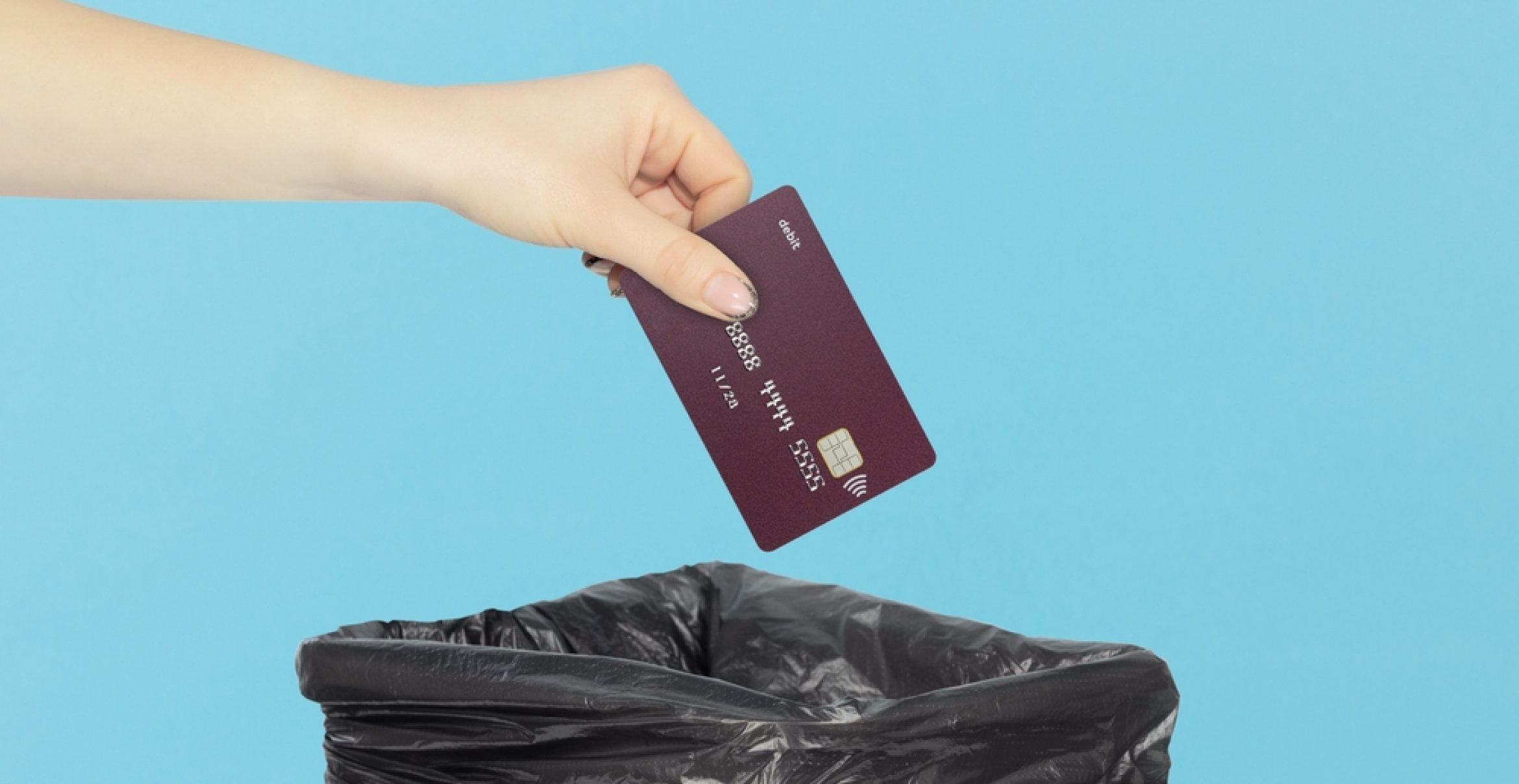 Bankkarten-Entsorgung: Warum die falsche Entsorgung 200 Euro kostet
