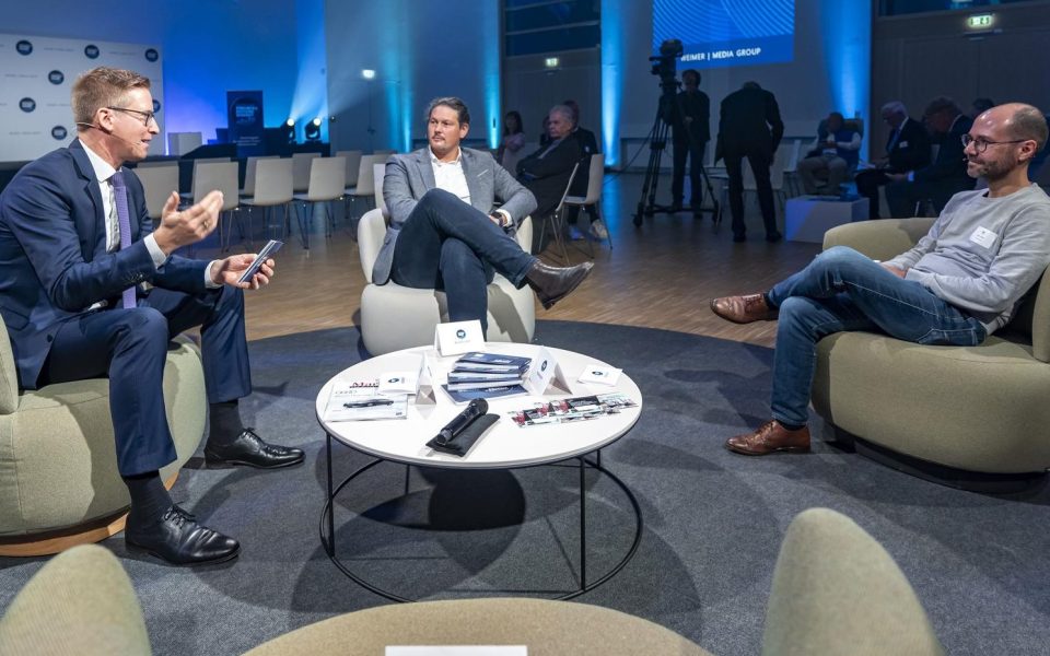 Thorsten Giersch, Oliver Dörler, and Ulli Spankowski auf einem Panel beim Frankfurt Finance & Future Summit 2025