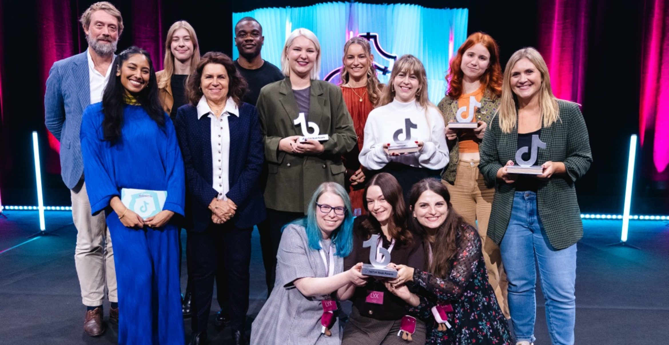 TikTok Book Awards 2025: Wie ein Hashtag die Buchbranche revolutioniert