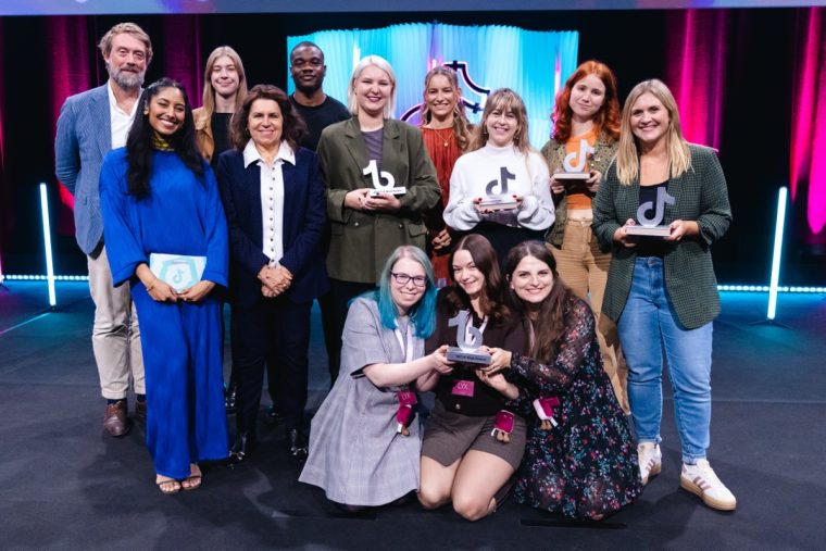 TikTok Book Awards 2025: Wie ein Hashtag die Buchbranche revolutioniert