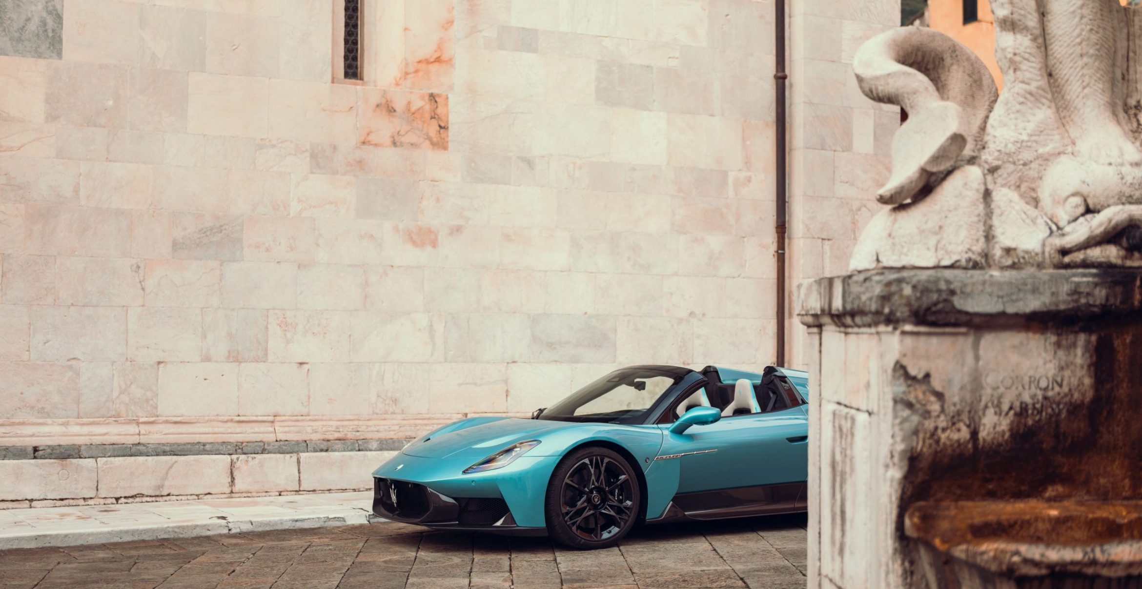 MCPURA: Der Moment, wenn ein Auto nicht fährt – sondern dich übernimmt