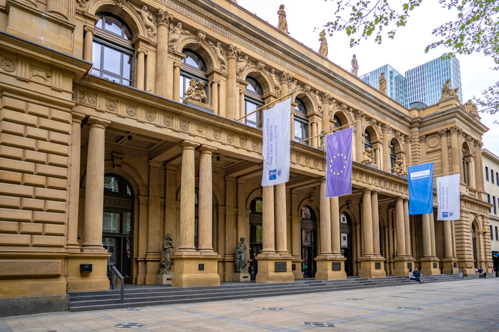 EU-kn-pft-sich-Deutsche-B-rse-vor-Kurs-rutscht-nach-Kartellverdacht-kr-ftig-ab