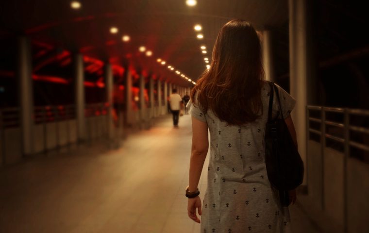 Warum Frauen nachts anders unterwegs sind: Sicherheitsstudie legt zentrale Faktoren offen