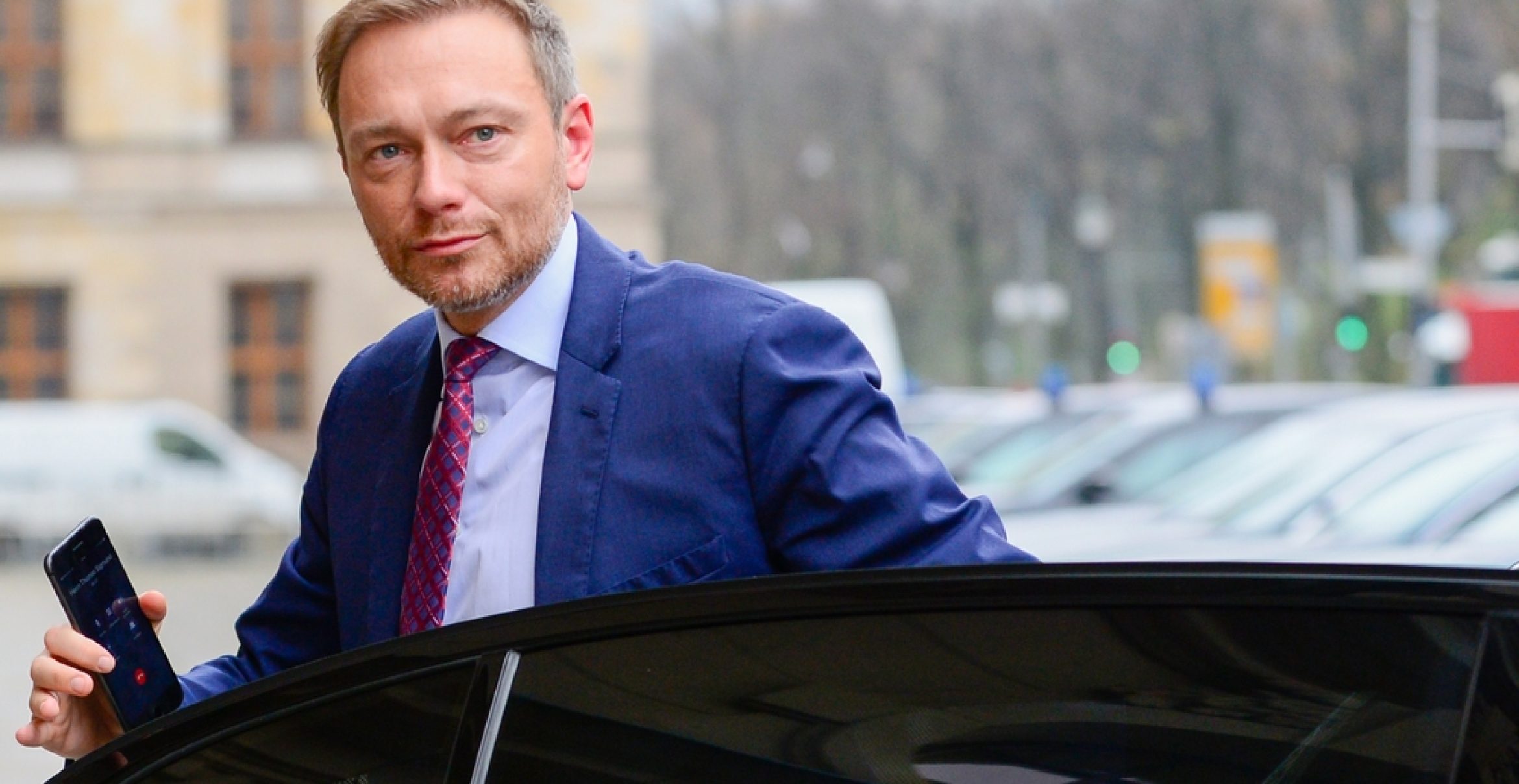 Vom Polit-Porsche zum Auto-Aldi: Christian Lindner steuert Autoland AG