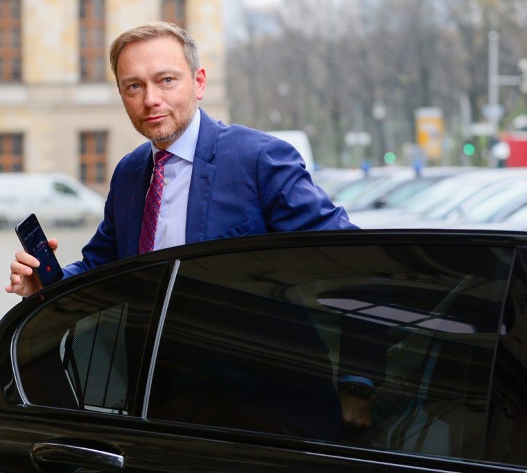 Vom Polit-Porsche zum Auto-Aldi: Christian Lindner steuert Autoland AG