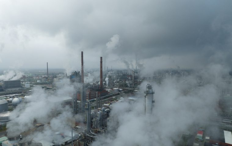 Deutschlands Industrie flieht: 100.000 Jobs auf Kippe?