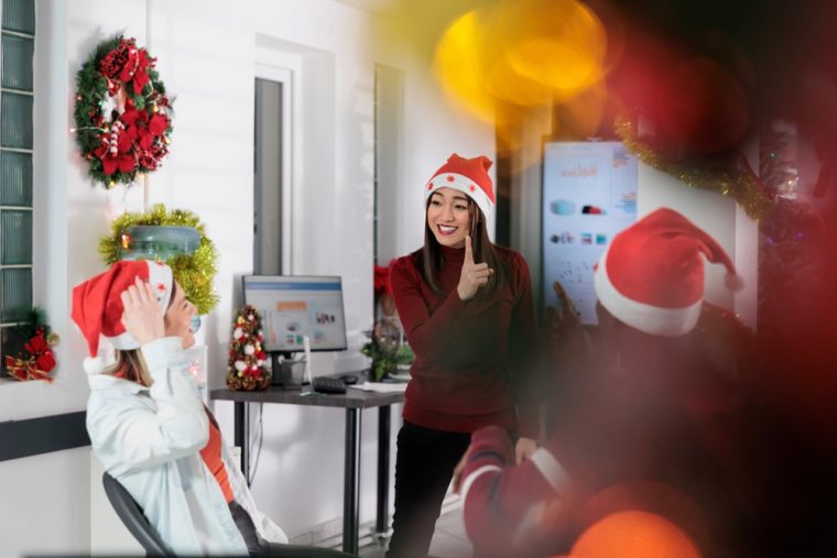 Wie die Firmen-Weihnachtsfeier zum vollen Erfolg wird – und das Team stärkt